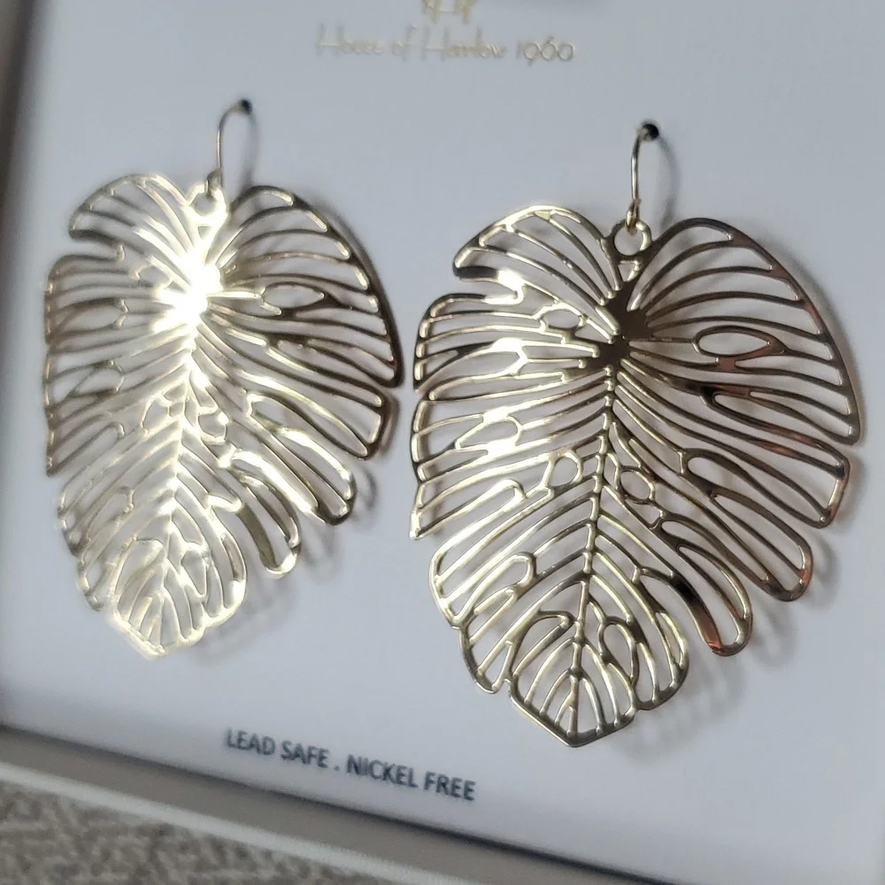 House Of Harlow 1960 Tropical Monstera Leaf French Wire Gold Earrings - Picture 3 of 3